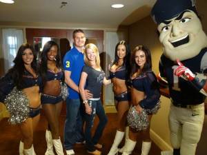 Adam Davis & Adrianne Haslet-Davis pose with the New England Patriots’ cheerleaders at the season’s opening game. SOURCE: Warrior Wishes​ 