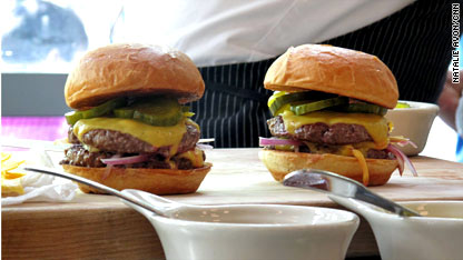 Holeman & Finch burger